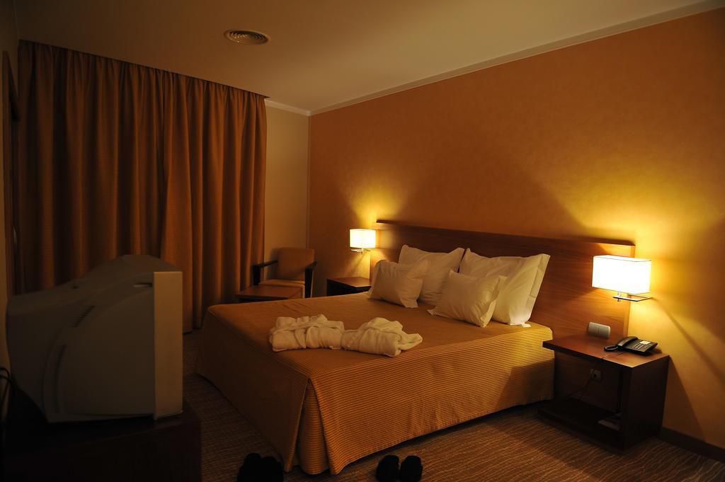 Hotel Lusitania Congress & Spa Guarda Bilik gambar