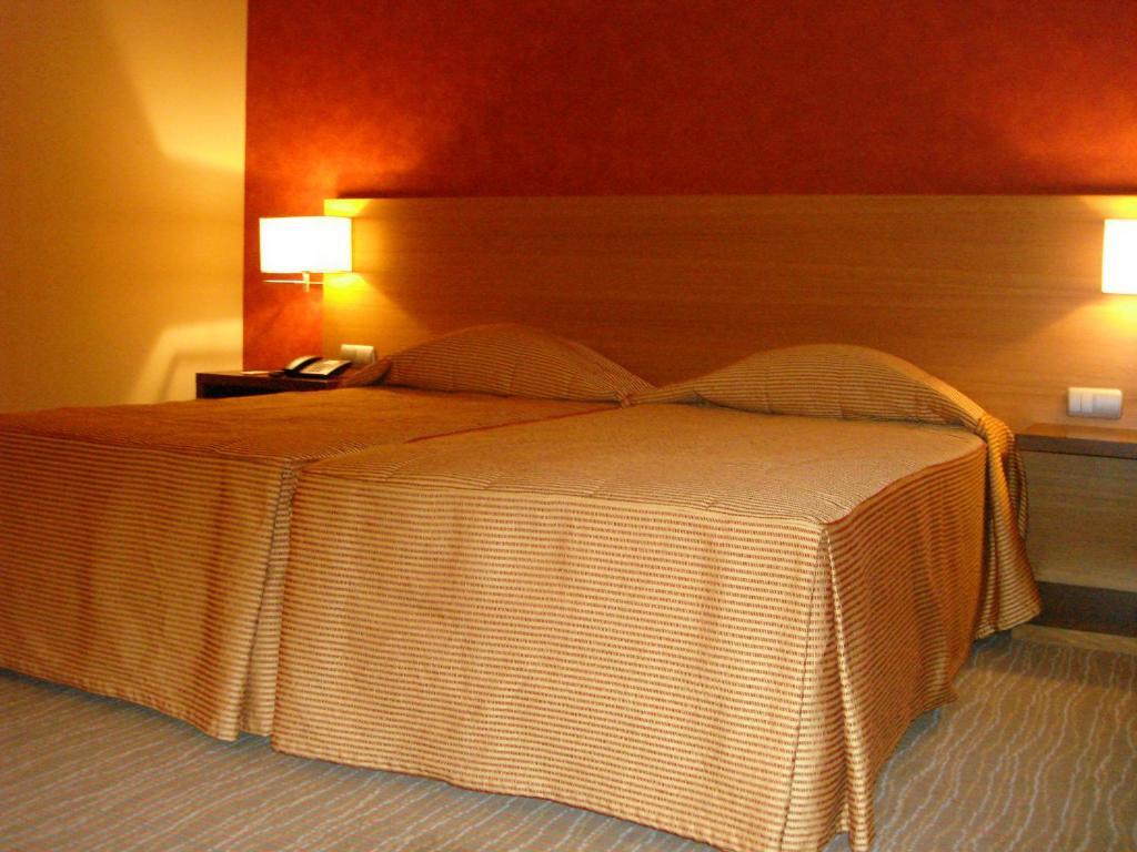 Hotel Lusitania Congress & Spa Guarda Bilik gambar